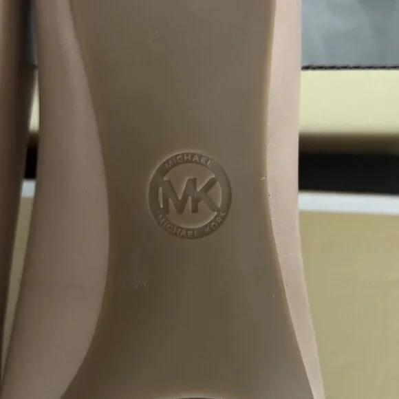Michael Kors Dorothy flex pump  Leather Pointed-Toe Heels MK Logo Size 6.5M khak - Picture 3 of 11